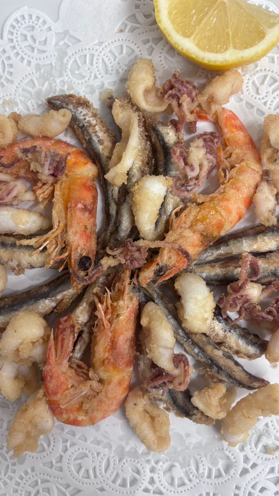 Fritturina di paranza appena servita